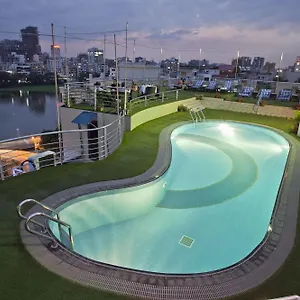 Hotel Lakeshore &